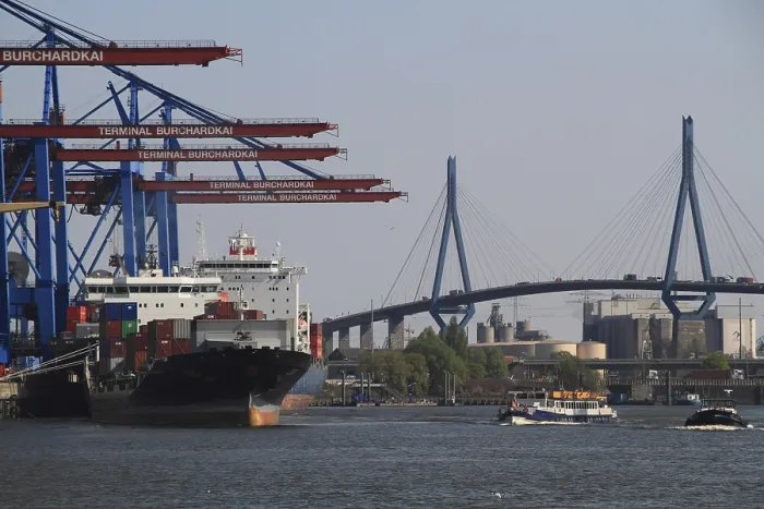 Framed Print : Waltershofer Hafen, HHLA Container Terminal Burchardkai