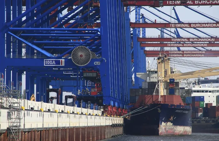 Framed Print : Waltershofer Hafen, HHLA Container Terminal Burchardkai