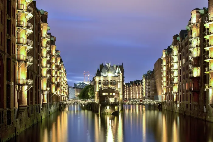 Framed Print : Warehouses in the Speicherstadt warehouse district Framed Print : Warehouses in the Speicherstadt warehouse district