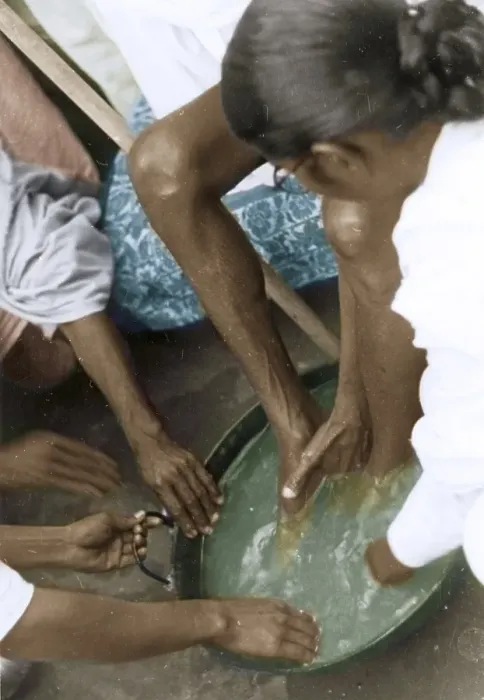 Framed Print : Washing Mahatma Gandhi feet after walking, East Bengal, India, Asia, January 1947, Asia Framed Print : Washing Mahatma Gandhi feet after walking, East Bengal, India, Asia, January 1947, Asia