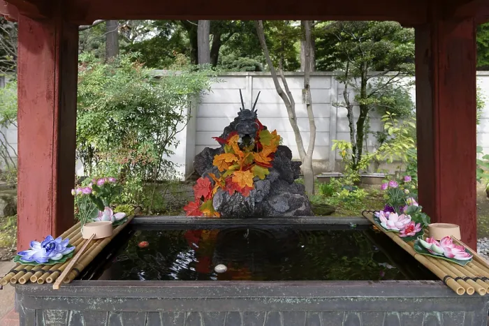 Framed Print : Washplace, Rinno-ji Temple, Byobuzaka Dori Framed Print : Washplace, Rinno-ji Temple, Byobuzaka Dori