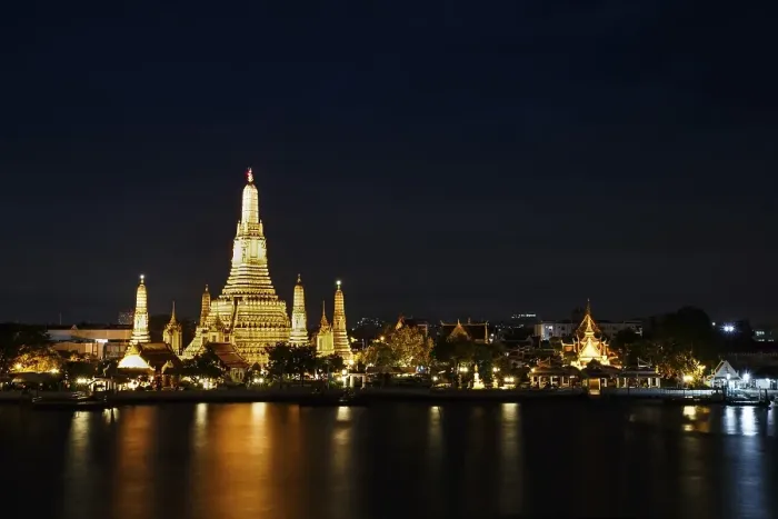 Framed Print : Wat Arun Rajwararam, Temple of Dawn at night