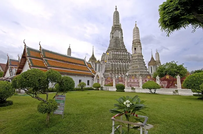 Framed Print : Wat arun temple, bangkok, thailand Framed Print : Wat arun temple, bangkok, thailand