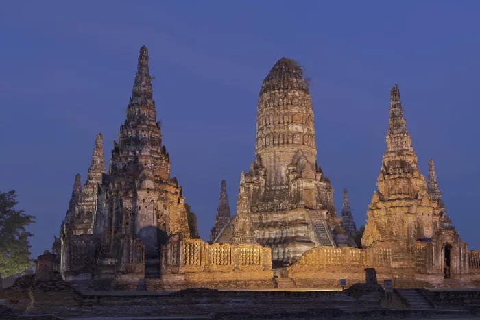 Framed Print : Wat Chaiwatthanaram temple at night