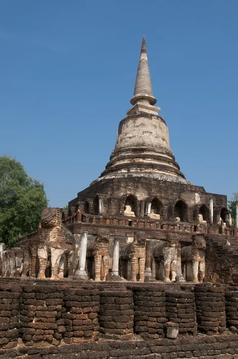 Framed Print : Wat Chang Lom was built between 1285 and 1291 by King Ramkhamhaeng