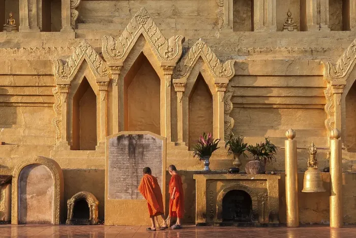 Framed Print : Wat Jong Kham, detailed view, novices sweeping the floor Framed Print : Wat Jong Kham, detailed view, novices sweeping the floor