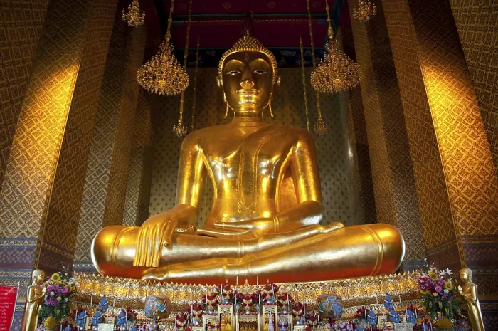 Framed Print : Wat Kalayanimit, next to the Chao Phraya River