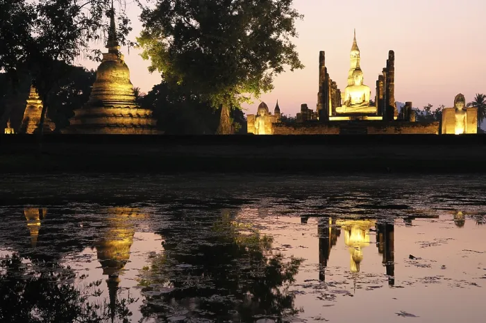 Framed Print : Wat Mahathat Temple in the temple of the Unesco World Heritage Site