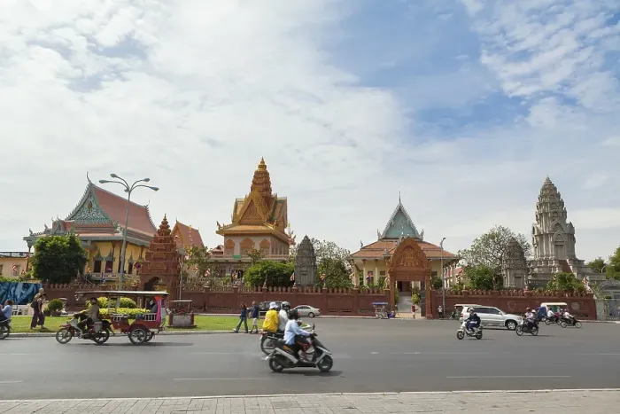 Framed Print : Wat Ounalom, Phnom Penh, Cambodia, Asia