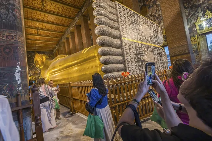 Framed Print : Wat Pho, temple of the reclining Buddha