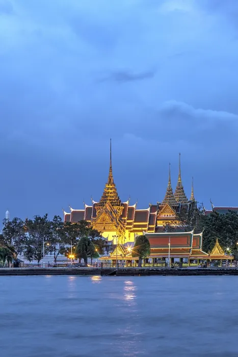 Framed Print : Wat Phra Kaew temple at blue hour