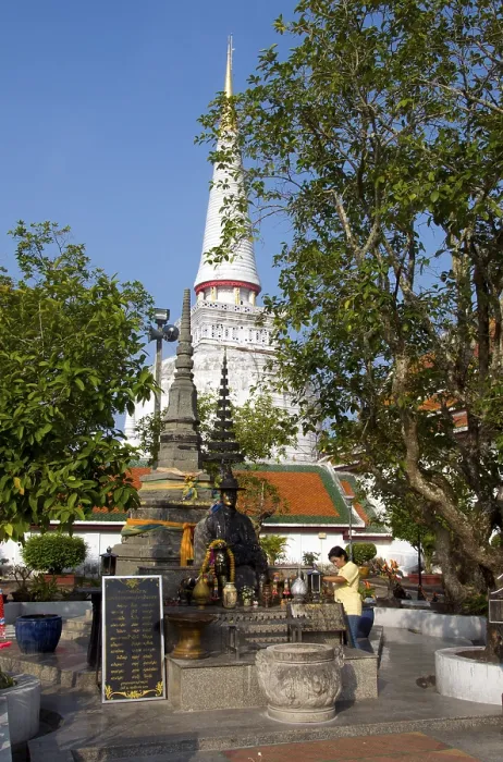 Framed Print : Wat Phra Mahathat Woramahawihan