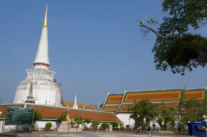 Framed Print : Wat Phra Mahathat Woramahawihan