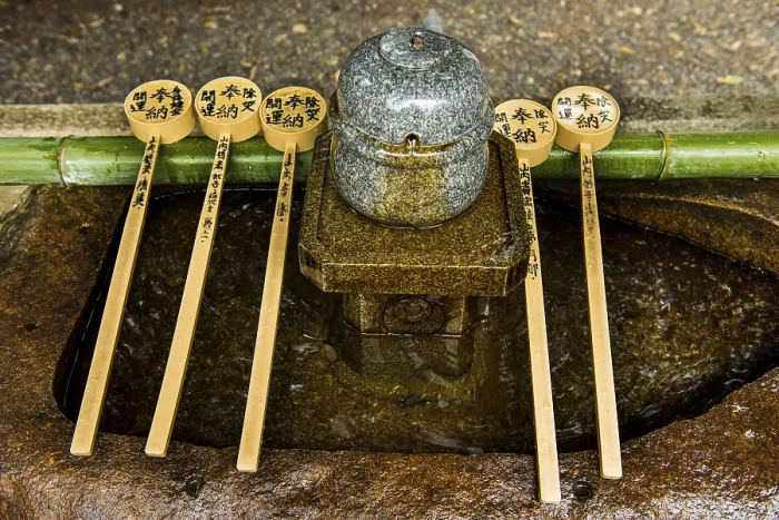 Framed Print : Water dippers, Fushimi Inari-taisha shrine
