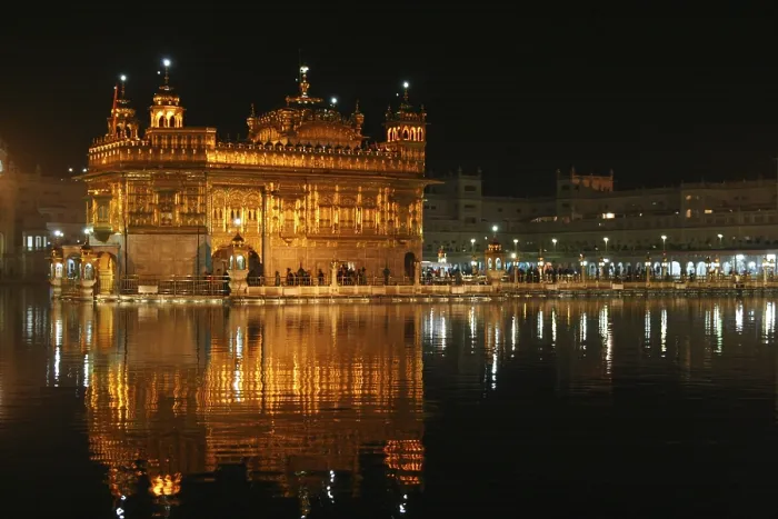 Framed Print : Water reflection of the Golden Temple at night Framed Print : Water reflection of the Golden Temple at night