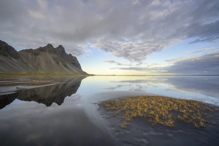 Framed Print : Water reflection, Vestrahorn, Klifatindur