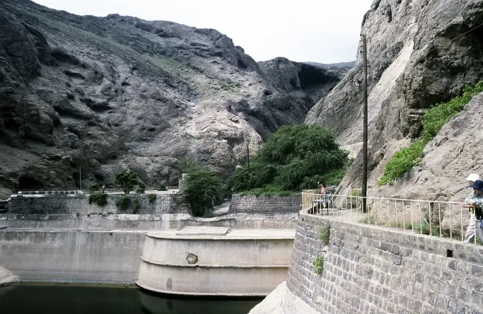 Framed Print : Water tanks of Alsahareej city of Aden, Yemen, 1998 Historic dams used for water collection and storage Tawila cisterns or the Tawila Tanks, Asia