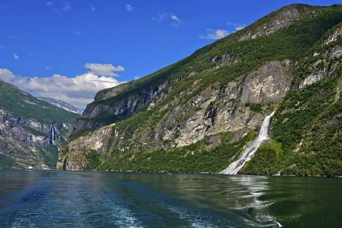 Framed Print : Waterfall, The Suitor, UNESCO World Heritage Site Geirangerfjord in Geiranger