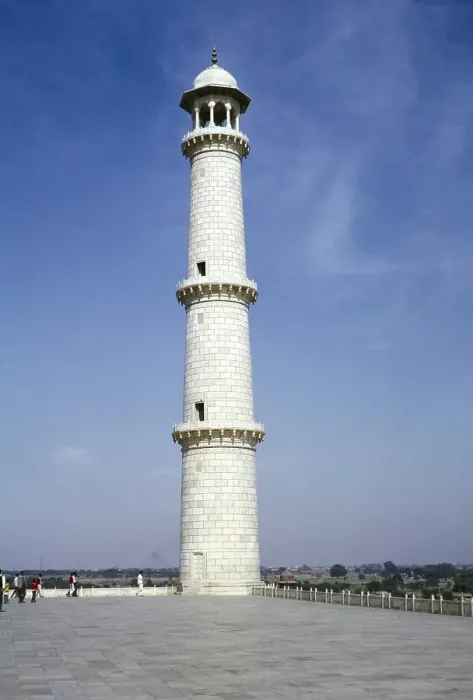Framed Print : Weisser Minarettturm auf dem Gelaende des Taj Mahal, Agra, Indien, 1964