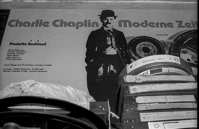 Framed Print : West Berlin, 21.1.1990, Schlueter cinema in Schlueterstrasse