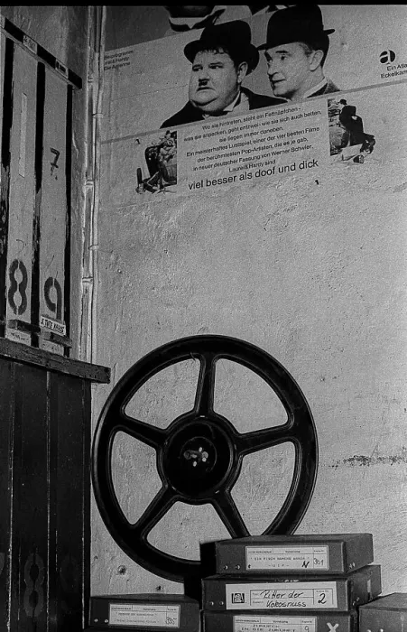 Framed Print : West Berlin, 21.1.1990, Schlueter cinema in Schlueterstrasse
