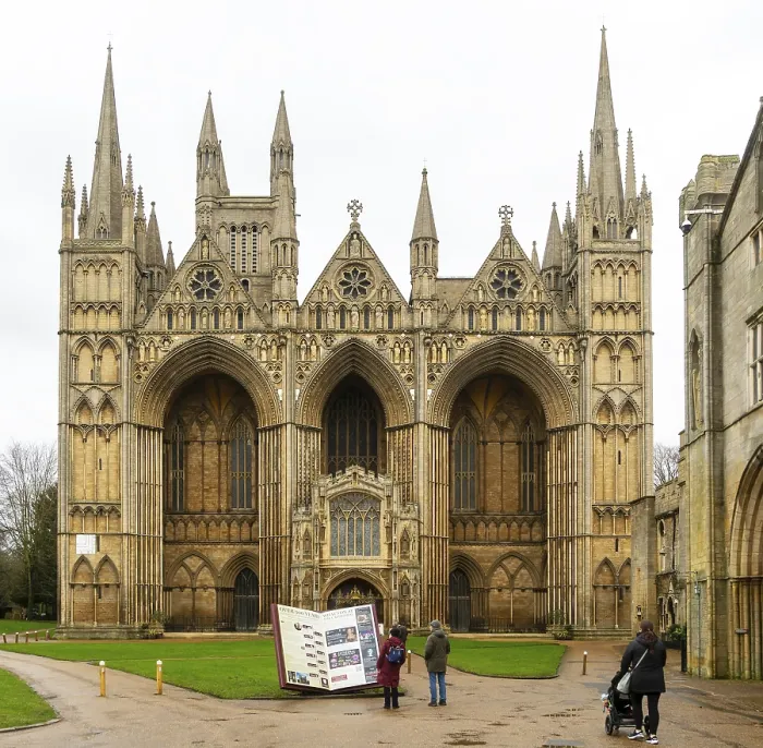 Framed Print : West facade frontage cathedral church city of Peterborough