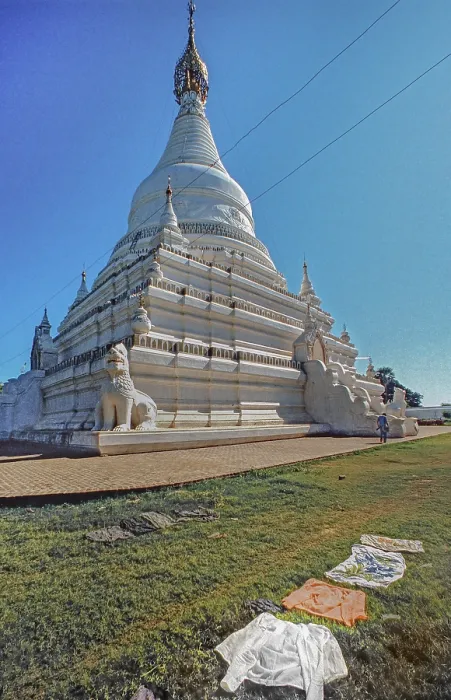 Framed Print : White pagoda and laundry laid out to dry Framed Print : White pagoda and laundry laid out to dry