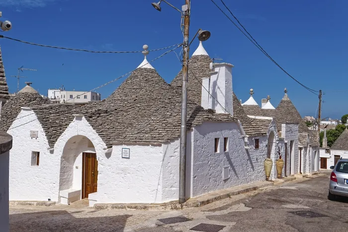Framed Print : Whitewashed trulli, round houses with stone roofs