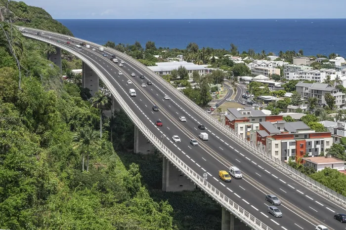 Framed Print : Wide, modern viaduct of the national road RN1 and part of the Route des Tamarins with lively traffic (cars and lorries) Framed Print : Wide, modern viaduct of the national road RN1 and part of the Route des Tamarins with lively traffic (cars and lorries)