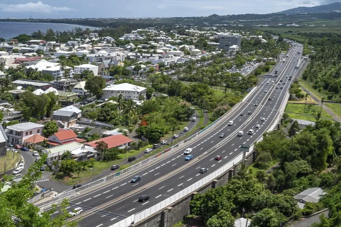 Framed Print : Wide, modern viaduct of the national road RN1 and part of the Route des Tamarins with lively traffic (cars and lorries) Framed Print : Wide, modern viaduct of the national road RN1 and part of the Route des Tamarins with lively traffic (cars and lorries)