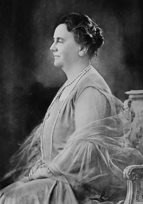 Framed Print : Wilhelmina (Wilhelmina Helena Pauline Maria: 1880-1962) Queen of the Kingdom of the Netherlands from 1890-1948. three-quarter profile portrait of the seated Queen Wilhelmina Framed Print : Wilhelmina (Wilhelmina Helena Pauline Maria: 1880-1962) Queen of the Kingdom of the Netherlands from 1890-1948. three-quarter profile portrait of the seated Queen Wilhelmina