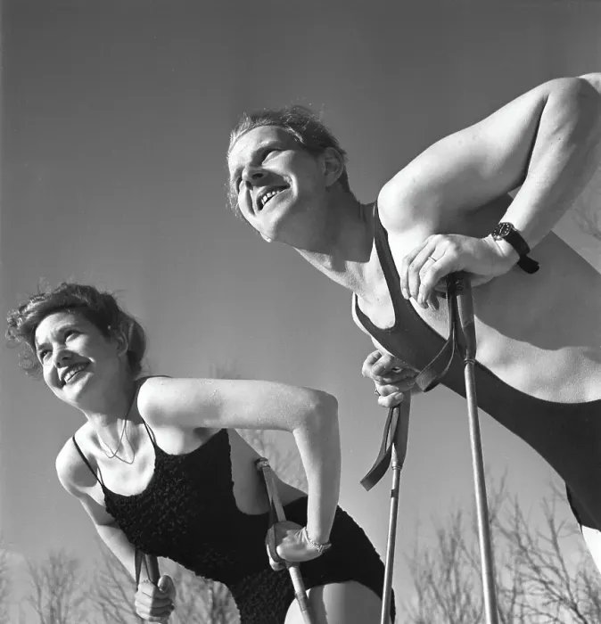 Framed Print : Winter in the 1940s. A young couple is enjoying their winter vacation