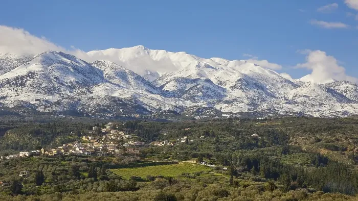 Framed Print : Winter landscape, snow-capped White Mountains