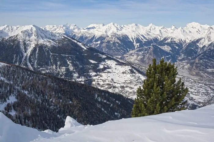 Framed Print : Winter in the Swiss Alps, 4 valleys