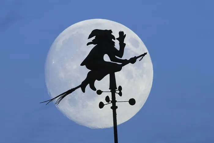 Framed Print : Witch as weather vane, silhouette in front of full mooen