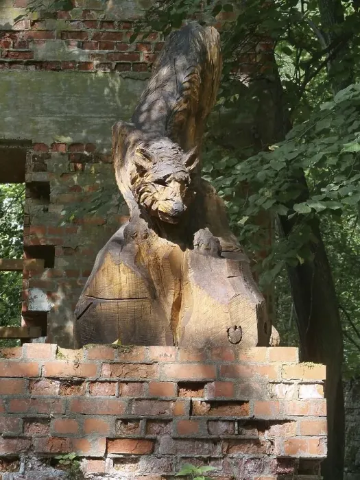 Framed Print : Wolf carved in wood in the ruins of the Wolf's Lair (also Wolfschanze) Framed Print : Wolf carved in wood in the ruins of the Wolf's Lair (also Wolfschanze)