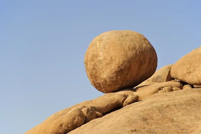 Framed Print : Wollsack weathering of granite in 'Bushman's Paradise' at the Spitzkoppe