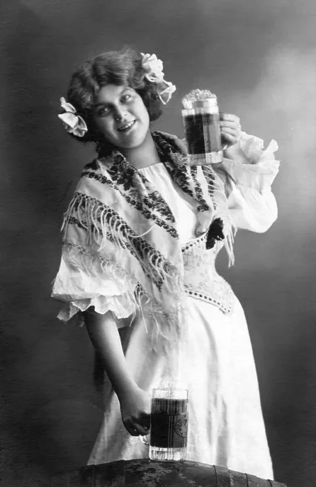 Framed Print : Woman with two beer mugs, 1910s, Germany, Europe