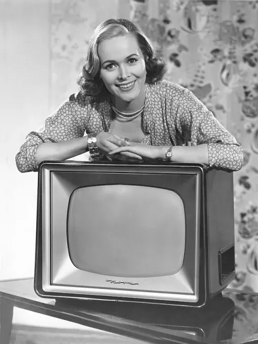 Framed Print : Woman posing with a television