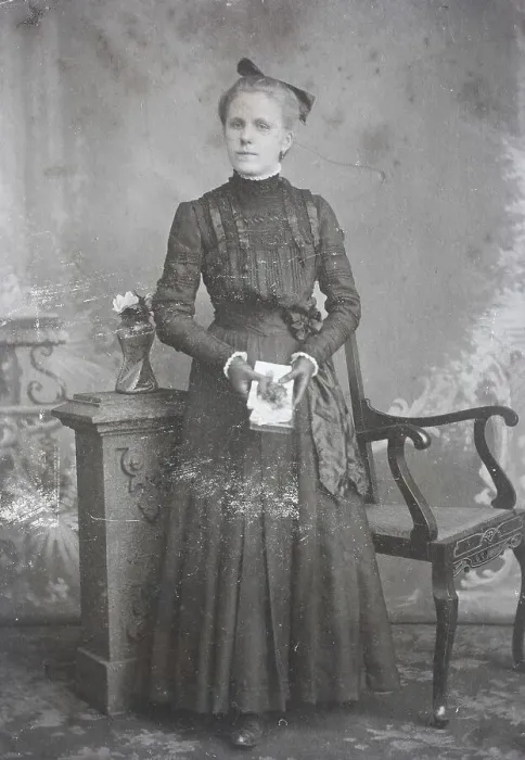Framed Print : Woman in Sunday dress, visit format Framed Print : Woman in Sunday dress, visit format