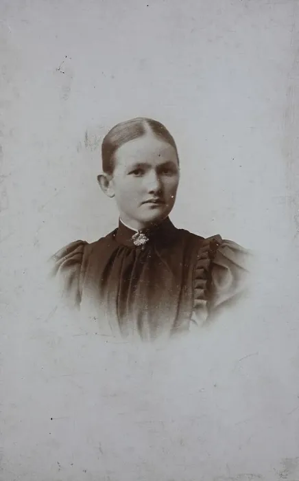 Framed Print : Woman, visit format, Carte de Visite Framed Print : Woman, visit format, Carte de Visite