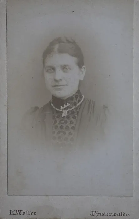 Framed Print : Woman, visiting format, Carte de Visite