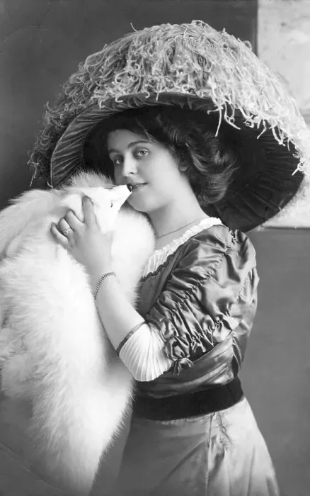 Framed Print : Woman wearing a big hat and fur