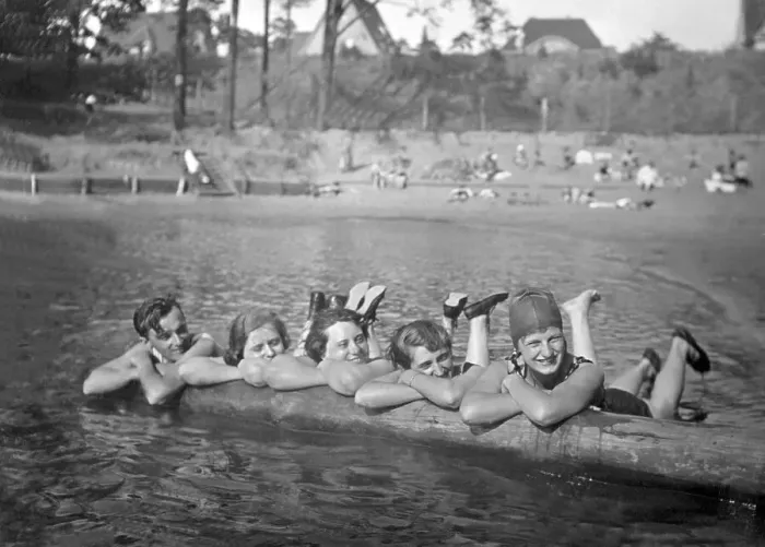 Framed Print : Four Women and a Man in a Swimming Pool