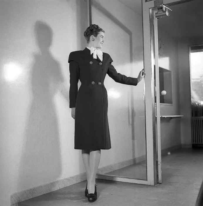 Framed Print : Women's fashion in the 1940s
