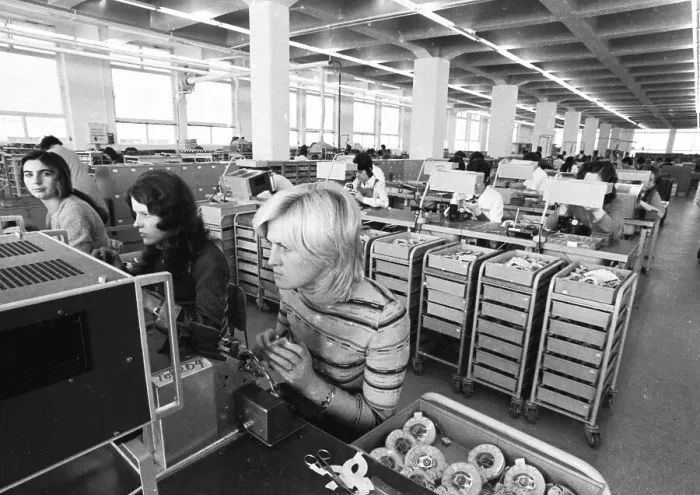 Framed Print : Women's workplaces at Siemens on 22 Framed Print : Women's workplaces at Siemens on 22