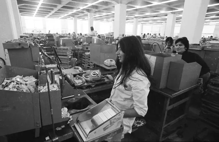Framed Print : Women's workplaces at Siemens on 22 Framed Print : Women's workplaces at Siemens on 22