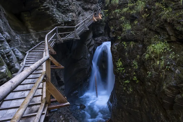 Framed Print : Wooden trail through the Ragga Gorge