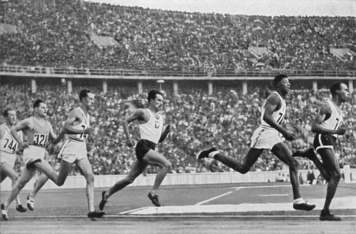 Framed Print : Woodruff, USA, 2nd from right, ran towards the finish of the 800 m run