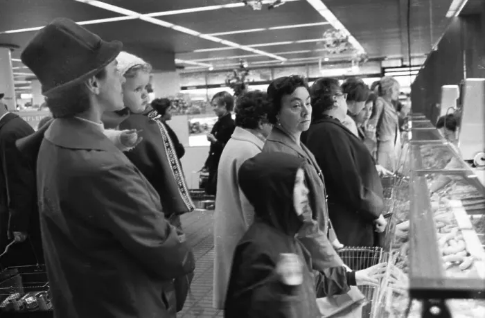 Framed Print : The work of a housewife and mother shopping for groceries at the supermarket and Aldi